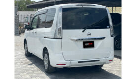 Nissan Serena 2015