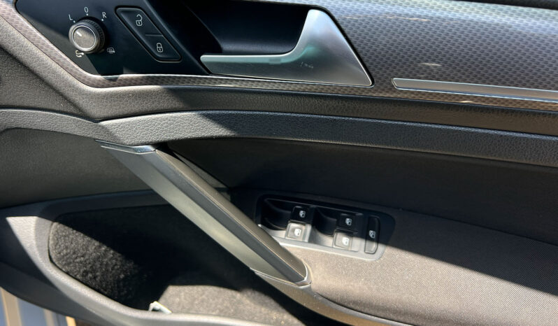 
Volkswagen Golf Alltrack 2018 full									